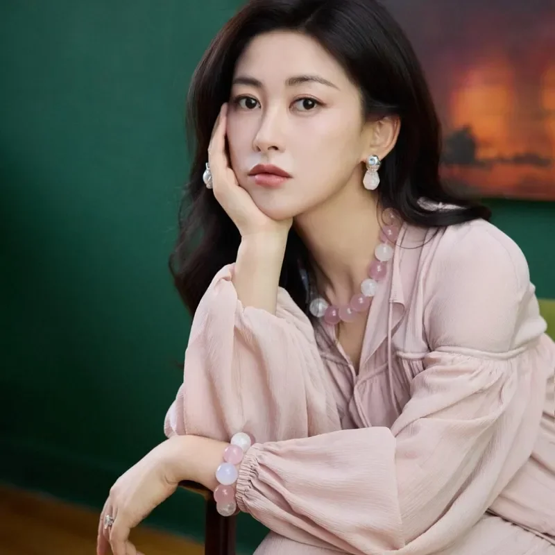 Zhu Zhu's same large-grain domineering powder crystal necklace with white ghost horse powder collarbone chain versatile niche
