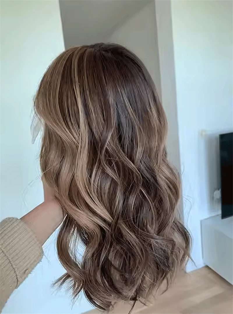 

Средняя часть, линейка волос, пепельно-коричневый парик, высококачественный многослойный натуральный предварительно выщипанный синтетический парик с волнистыми коричневыми полосками