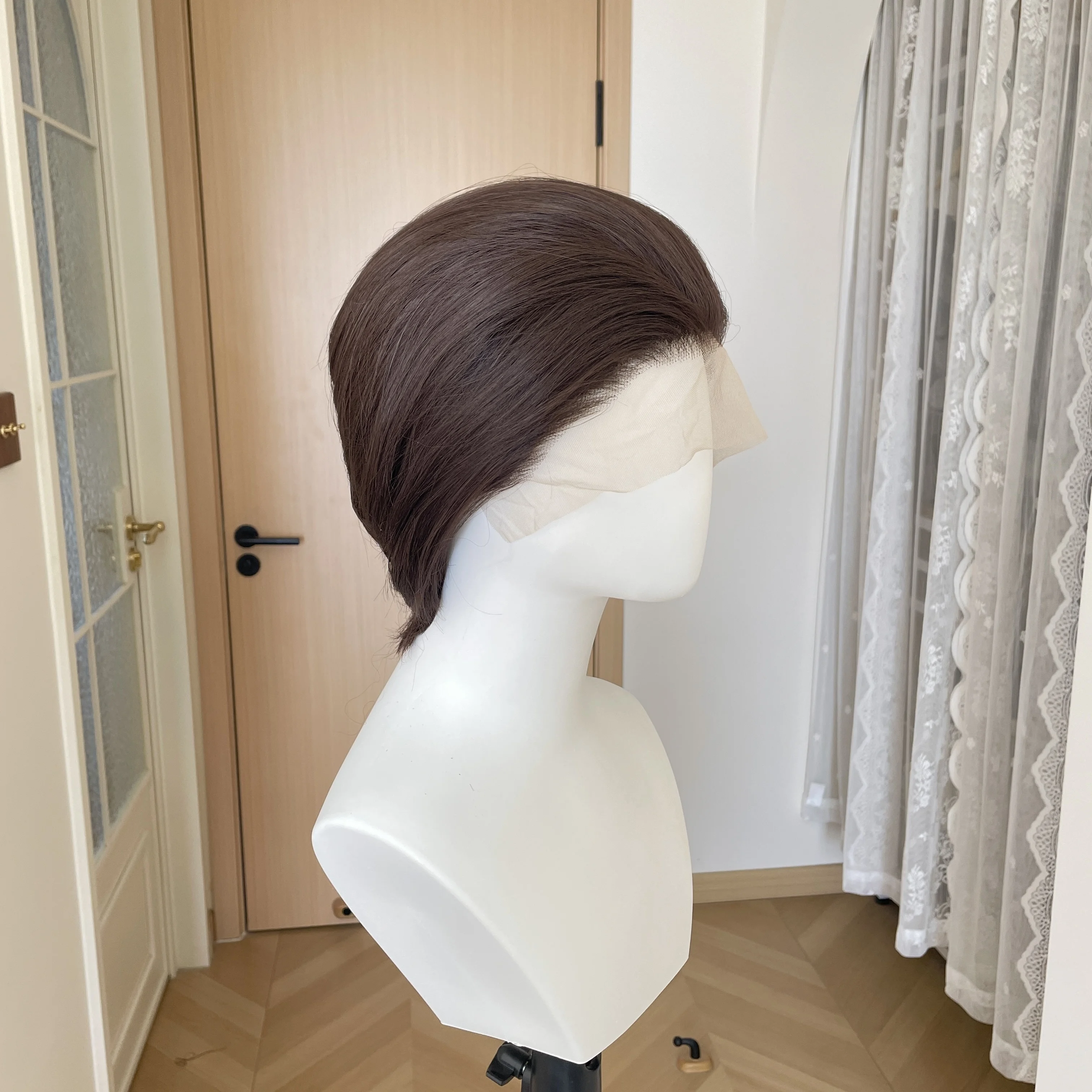 ミディアムブラウンのショートボブカット合成ウィッグ（男性用コスプレウィッグ、高齢女性用接着剤不要13x4レースフロントウィッグ、自然なヘアライン）