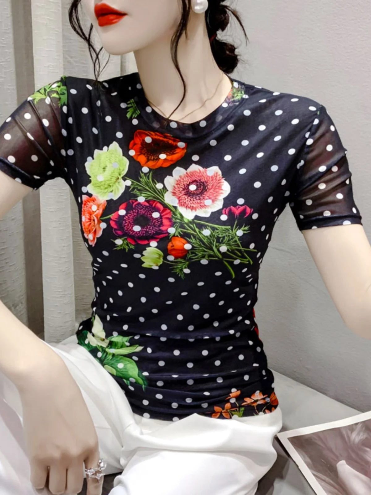 T-shirt Estiva alla Moda con Stampa a Pois, Maglietta Aderente da Donna, Stile Streetwear, Top Trendy con Collo Tondo, Blusa Giovanile