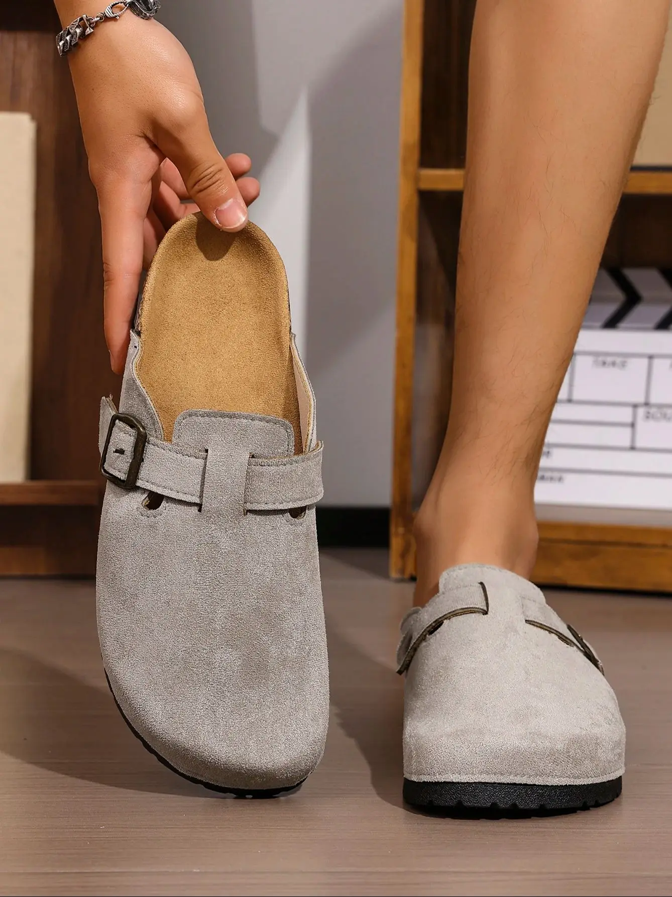 Männer Frühling und Herbst Casual Einfache Schnalle Flache Ferse Set Tragen Weiche Holzmaserung Einfarbig PU Schuhe Brot Kopf strand Hausschuhe C – Detail 2