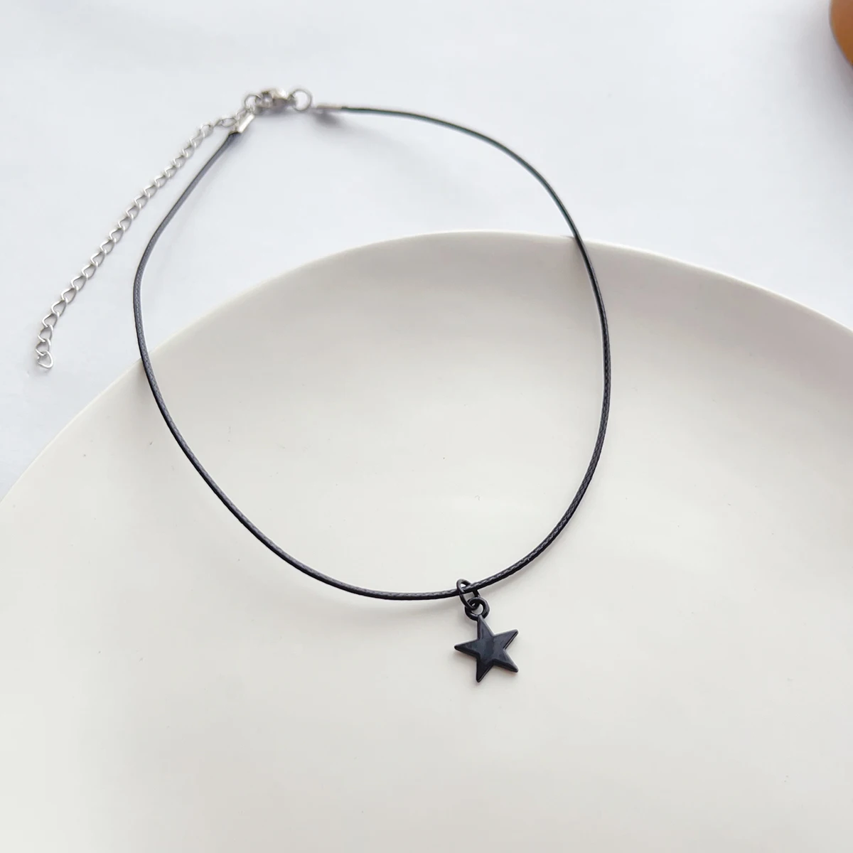 Stylish and simple everything with sweet and cute black five-pointed star pendant choker Choker necklace women\'s accessories