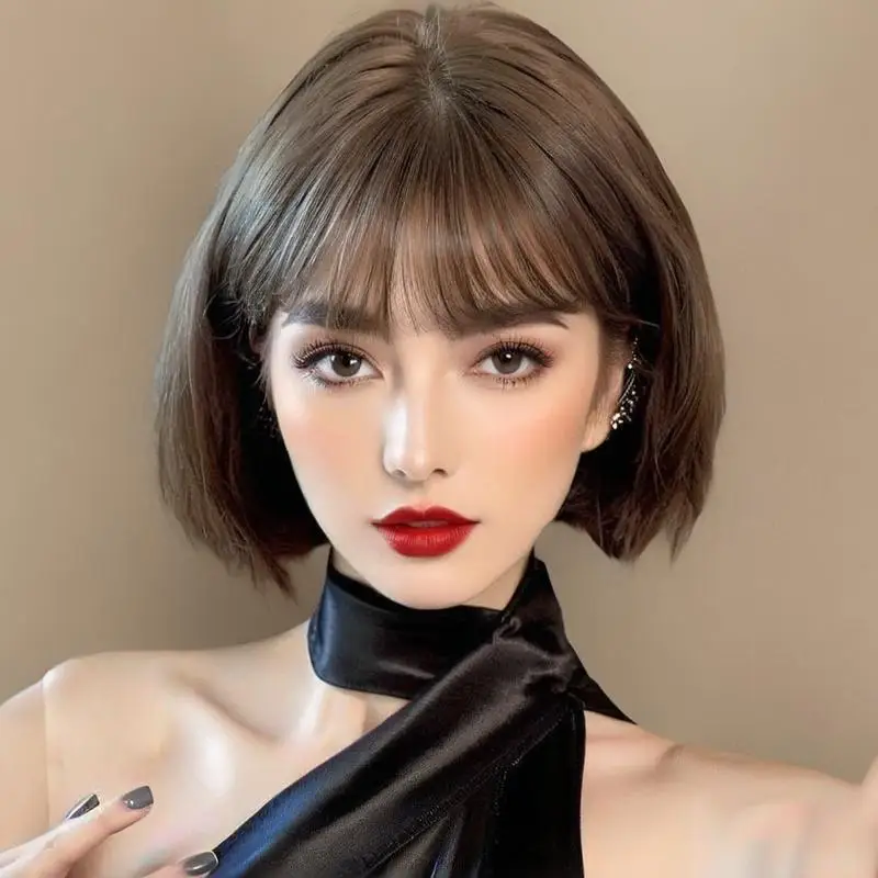 Natürliche kurze glatte Haare Mode Influencer süße realistische menschliche Kopfhaut Top Perücke Air Bangs volle Kopf Perücke