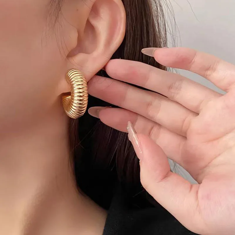 Vintage Thread Texture Chic Exaggerate Earrings For Women New Gold Color Metal Geometric C Shape Earring Wedding Party Jewelry