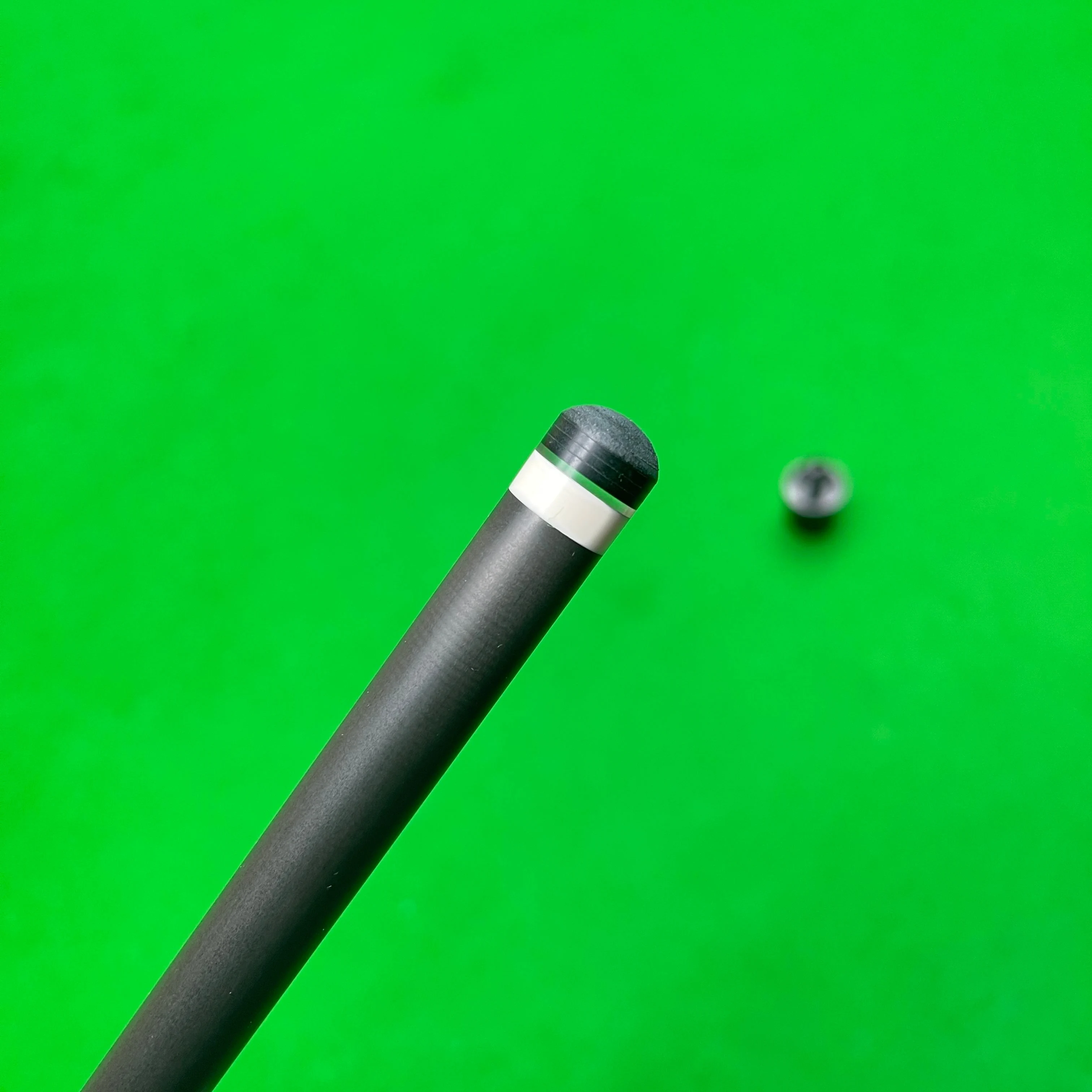 High Quality Carbon Fiber Pool Cue Shafts with 3/8-10 Joint Low Deflection Protaper Design