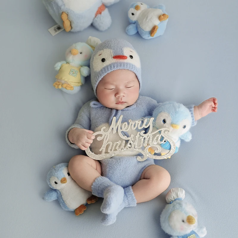 Penguin Baby Theme Newborn Photography Props Cute Baby Knit Jumpsuit and 6-pieces Plush Dolls Decs Infant Photoshoot Accessories