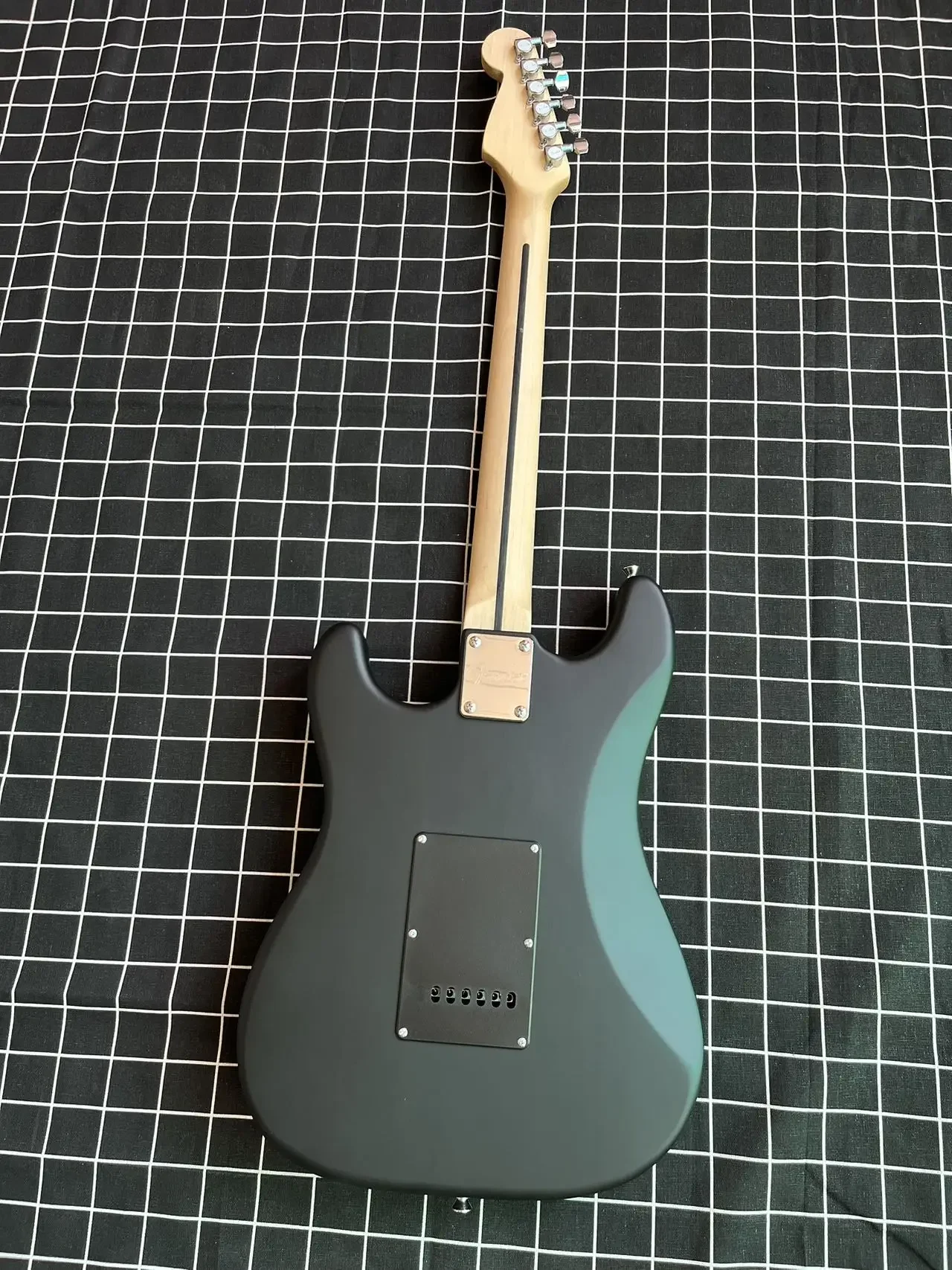 Send in 1 days stratocaste-r custom body 6 string  Electric Guitar in stock fssadvaBCXBVA