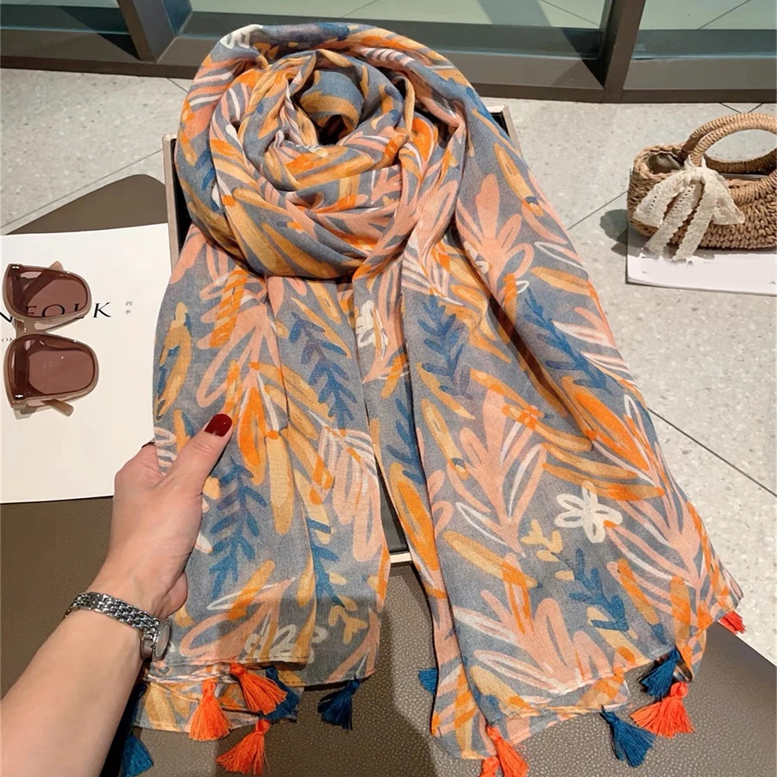 The Four Seasons Tassels Shawls Fashion Print Warm Beach Towel, 180 * 85cm Muslim Headscarf, Female New Style Windproof Bandanna