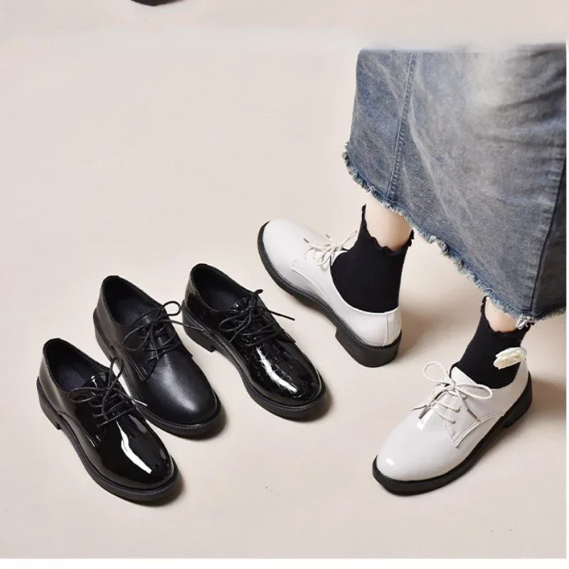 2024 New Fashion Black Leather Shoes Women\'s Lace up Low Heel Shoes Plus Size Flat Shoes