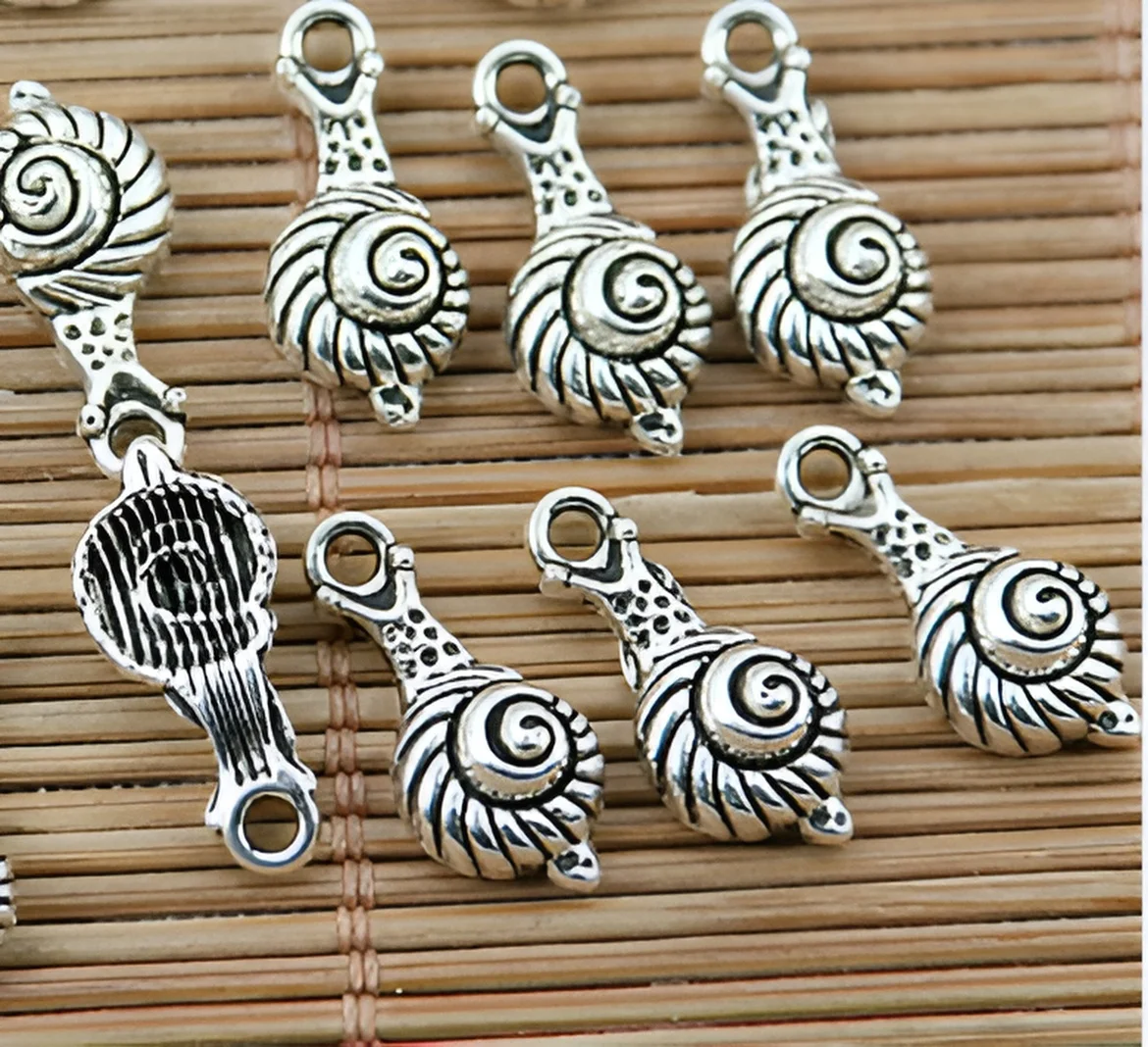 

25pcs 17*8mm Alloy matel tibetan silver snail design charms HWEF1716