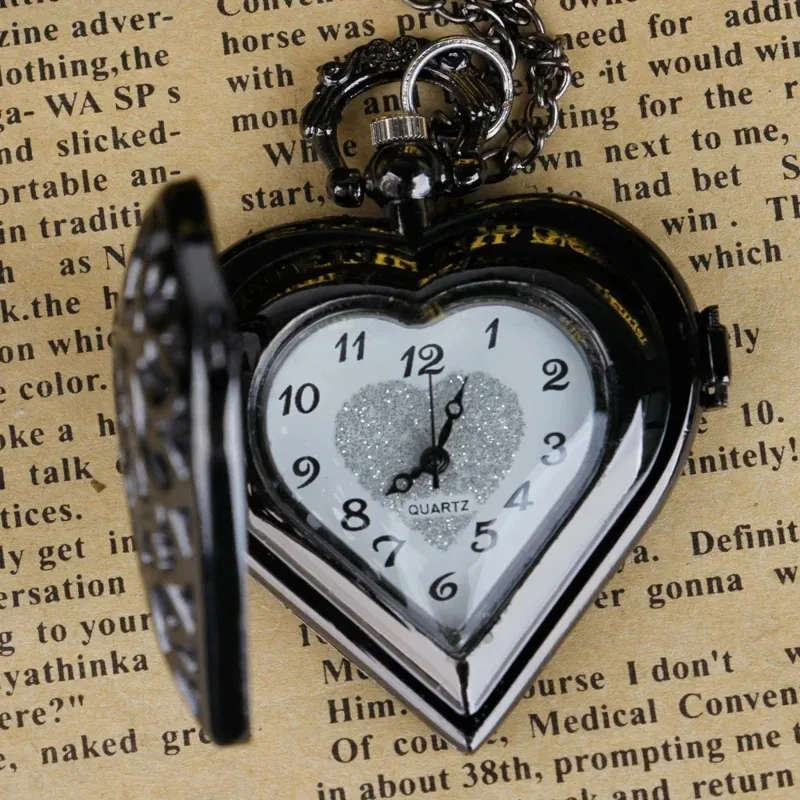 โรแมนติกหัวใจเพชร Hollow ผู้หญิงผู้ชายควอตซ์นาฬิกาพ็อกเก็ตนาฬิกาสุภาพสตรีสร้อยคอจี้นาฬิกาครบรอบของขวัญวันเกิด