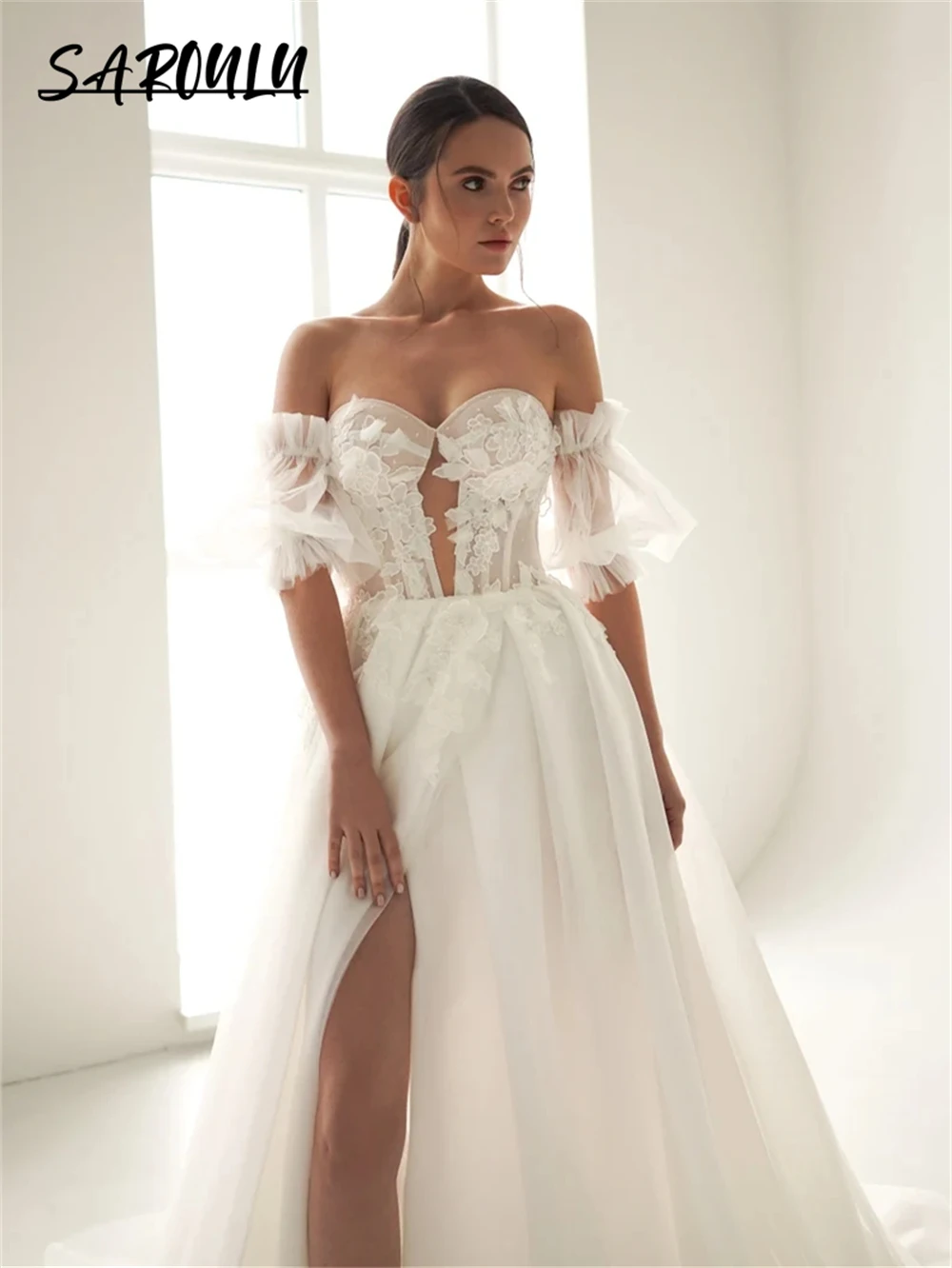 

Romantic Tulle Wedding Gown With Floral Lace Bodice Elegant Poet Sleeves Dreamy Long Train Bride Dresses Women Bridal Gown