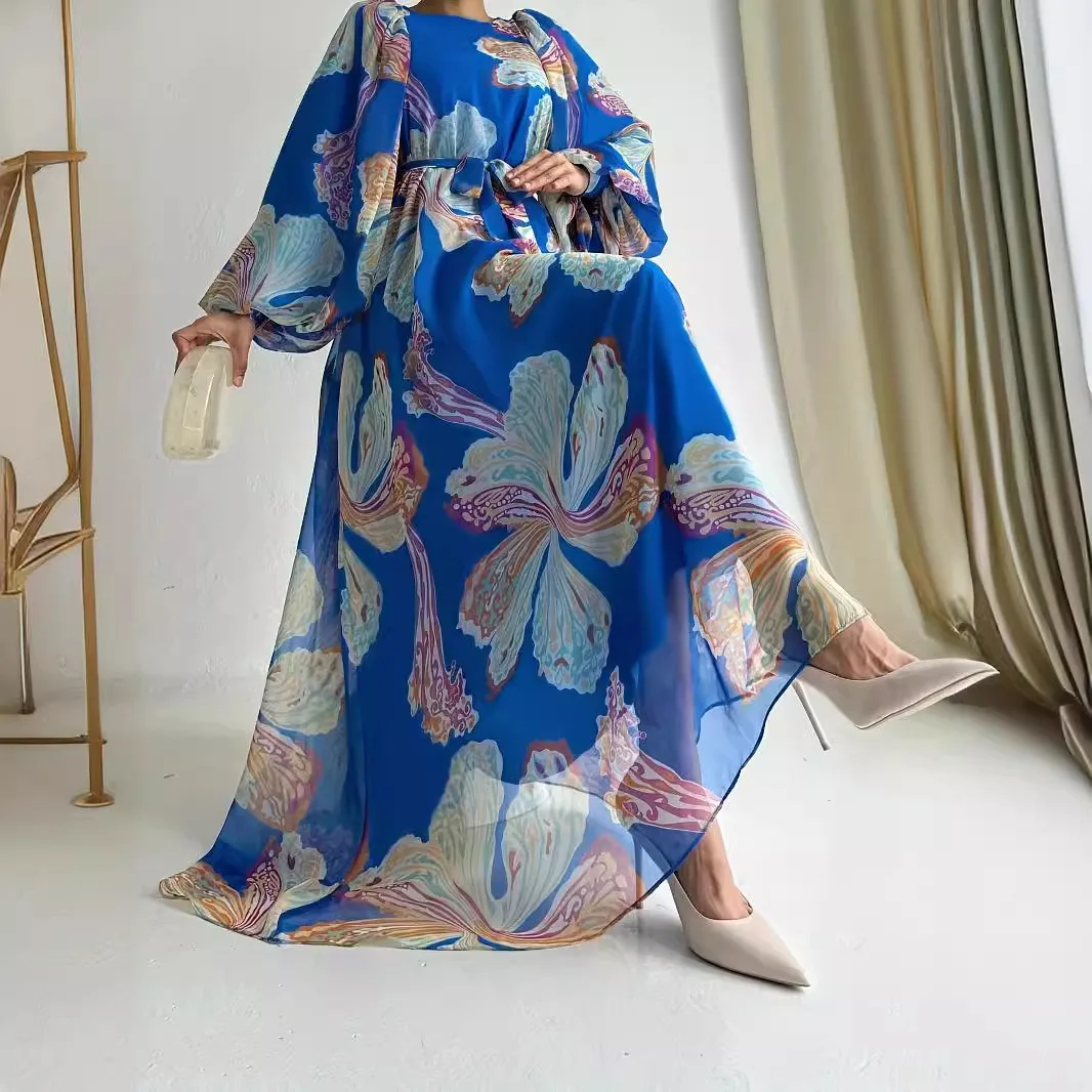 

A fashionable chiffon dress with flower patterns and a belt from the Middle East. It is an Arab Muslim women's long robe. S-XXL