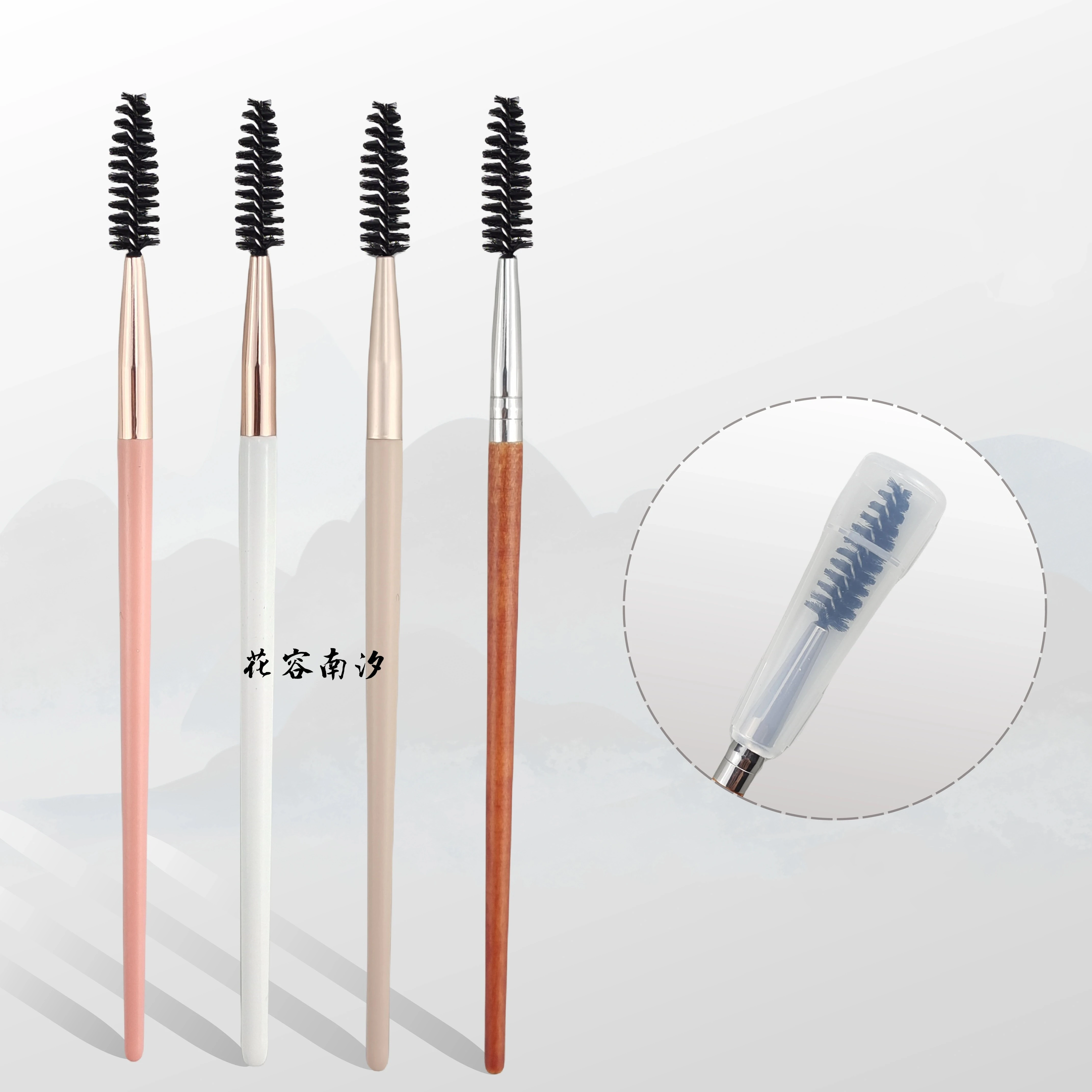 

Spiral Brush with Lid Portable Eyelash Eyebrow Brush Combing Brush Bendable Adjustable Brush Head Eyelash Comb Smudge Brush