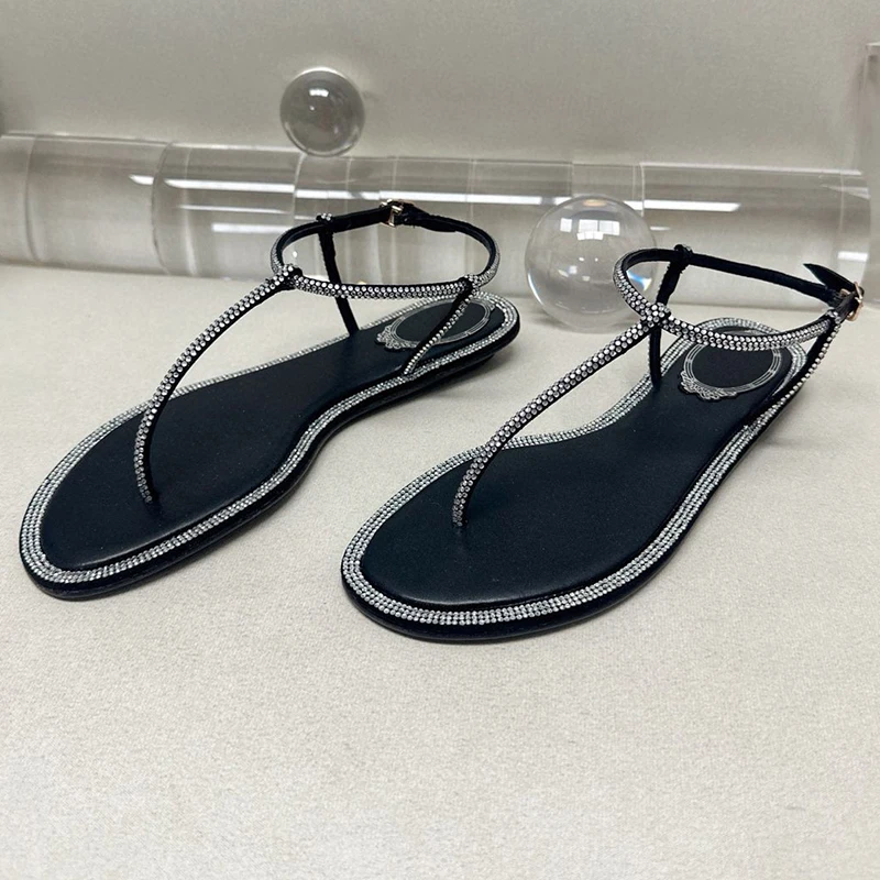 Nuovi sandali piatti con bordi in strass da donna, punta pizzicata, cinturino in tinta unita, sandali per le vacanze estive, scarpe da spiaggia sabbiose