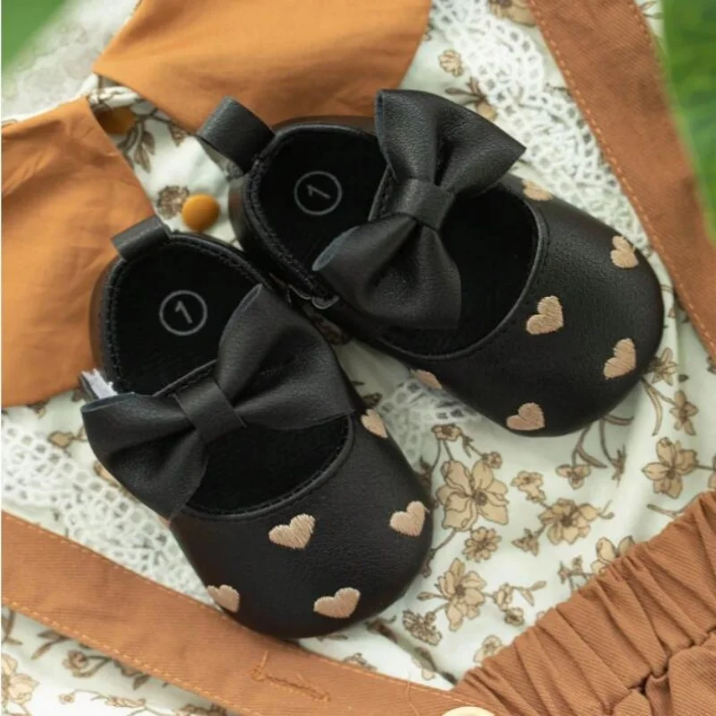 Cute Spring And Autumn 0-18M Baby Shoes PU Love Embellished Cloth Bottom Anti slip Princess Shoes For Infants And Toddlers