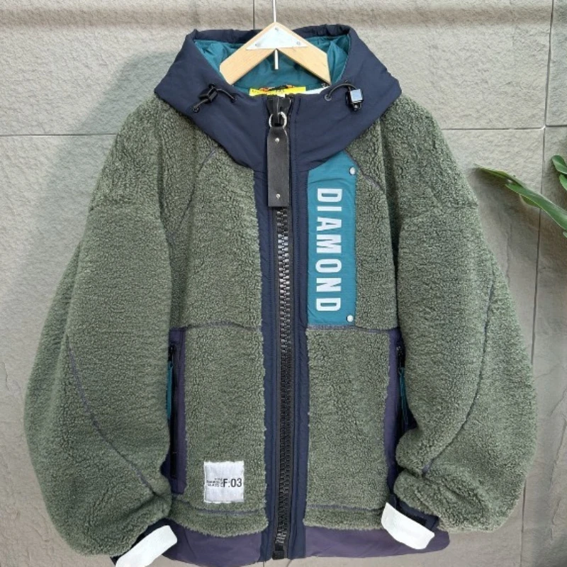 Męska kurtka zimowa z bawełny, ocieplana, uniwersalna, modna, z amerykańskim polarowym wykończeniem i designerskim łączeniem materiałów.