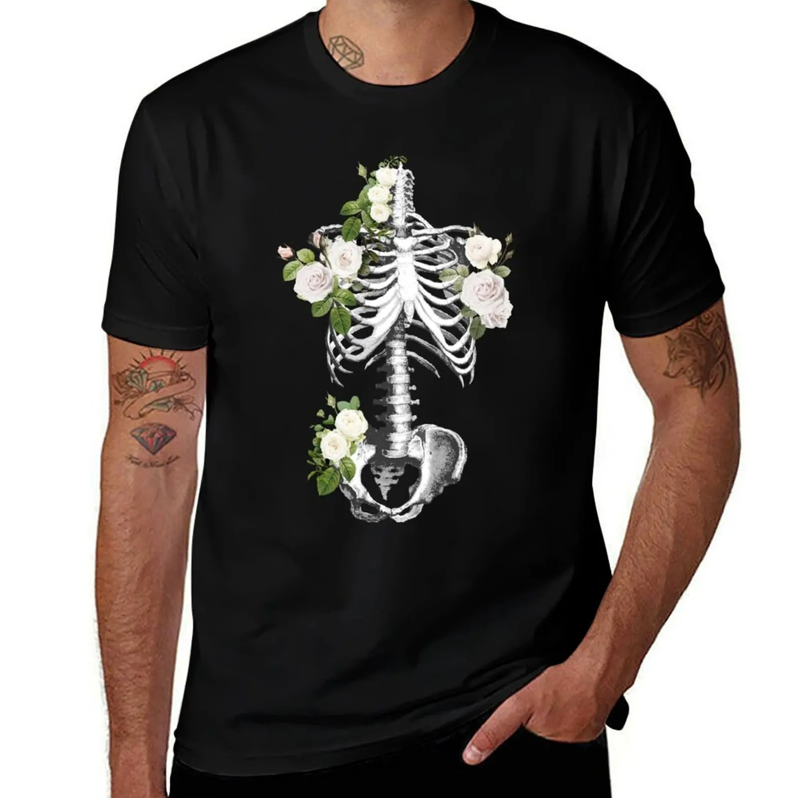 Ossos e Botânica, Ribcage cheio de rosas e folhas brancas, Anatomia Arte, torácica, preto e branco, folhas anatomia Ribca Camiseta
