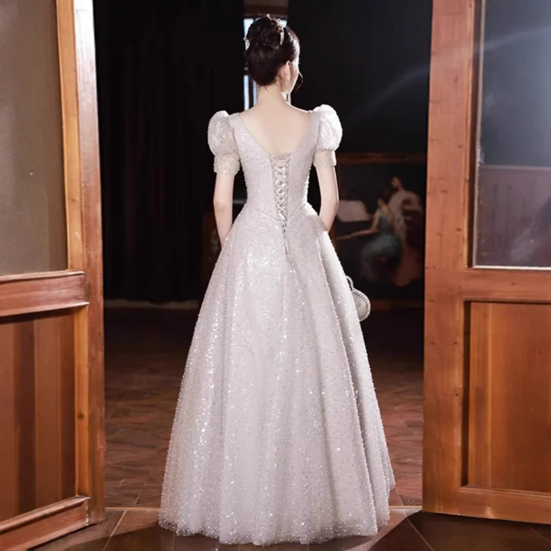 Abito da sera francese con paillettes grigio argento con spalline, spettacolo di nicchia, esame d'arte di compleanno, abito da principessa di laurea