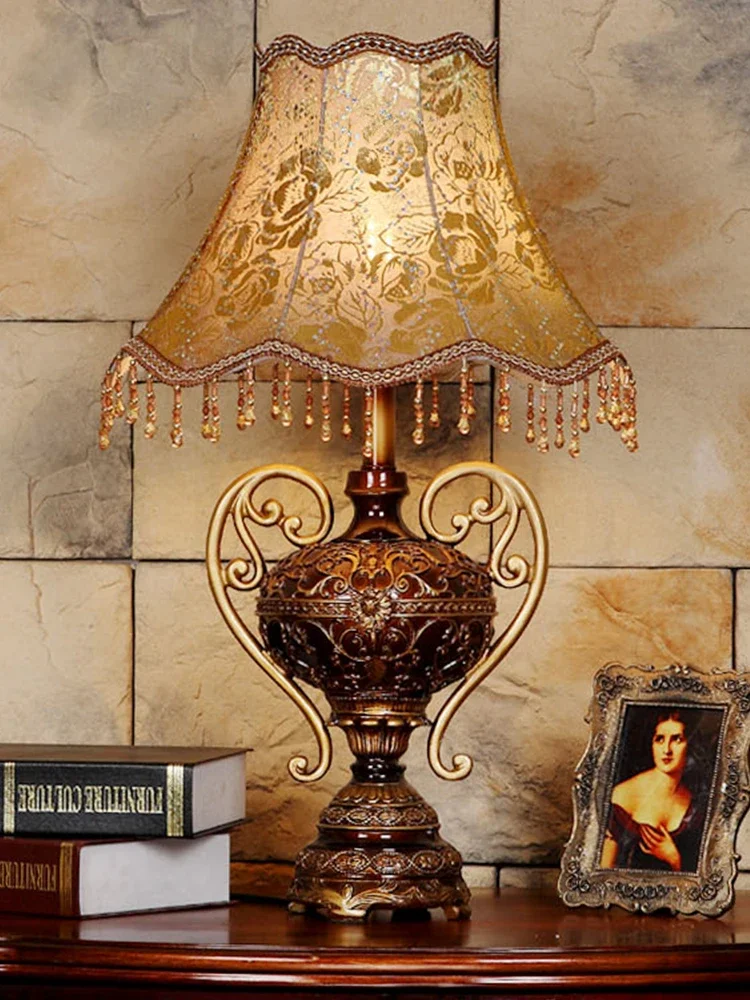 European table lamp bedroom  Lamp Retro light luxury high-grade study palace luxury living room decoration floor lamp