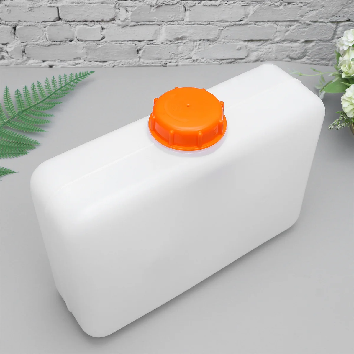 

1Pcs White Plastic Thickened Fuel Tank Small Size for Car Heater Oil Storage Barrel Single Handle Lightweight Portable for Road