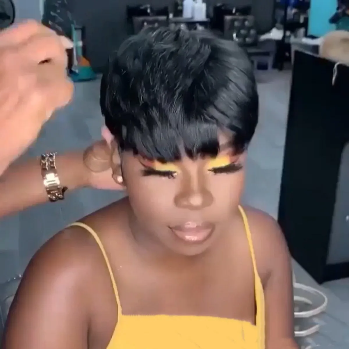 우아한 브라질리언 스트레이트 인모 풀 머신 메이드 가발 레이어드 픽시 컷 가발