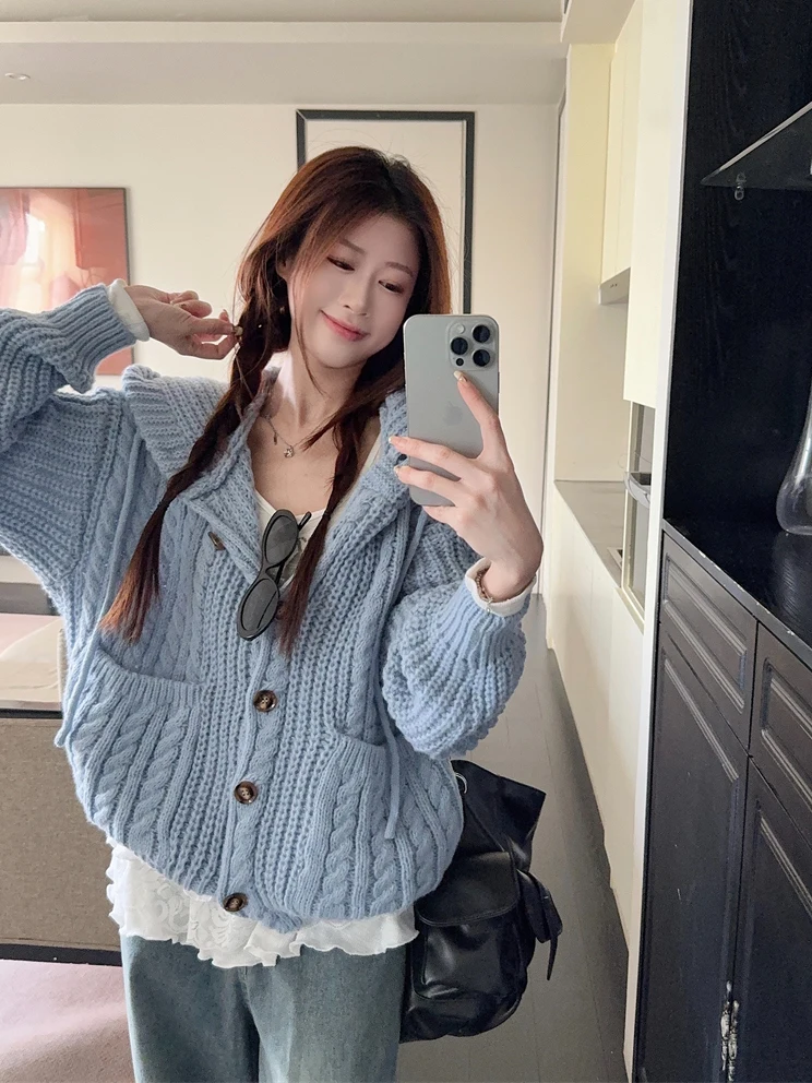 

Женский вязаный кардиган Kumikumi синего цвета, свободного кроя, с дизайнерской заколкой, повседневный стиль, с длинными рукавами, толстовка-куртка