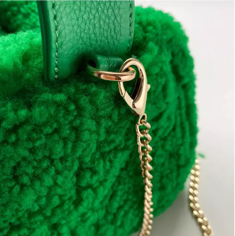 Women Furry Lambswool Handbags Fashion Design Soft Plush Cool Girls Messenger Shoulder Bags Crossbody Ladies Purse Handbags