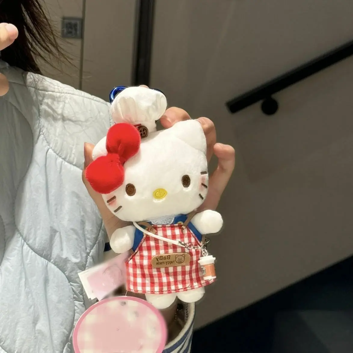 Kitty tasbedels, knuffels, sleutelhangers, kleine beeldjes, schooltasversieringen, Hello Kitty-poppen