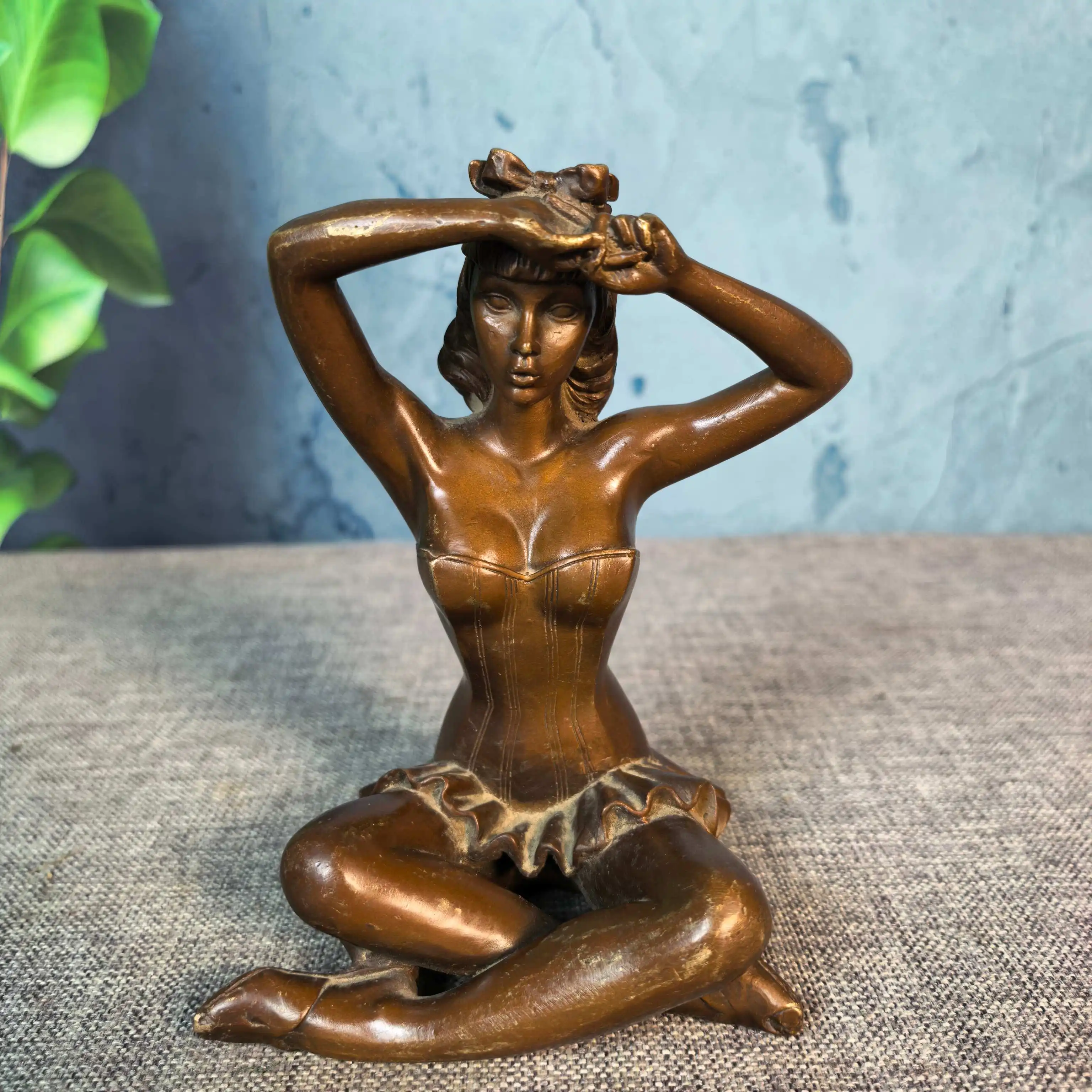 

Beautiful Western sexy beauty