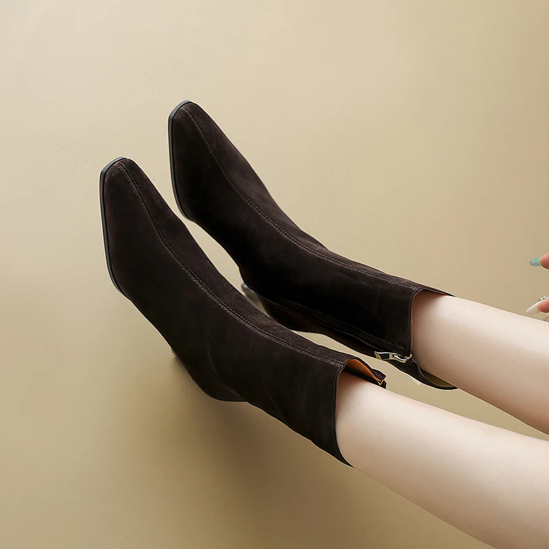 

2025 Новые женские ботильоны из коровьей замши в стиле ретро, роскошные брендовые ботинки на высоком каблуке с застежкой-молнией, осенне-зимние ботинки, большие размеры 34-43