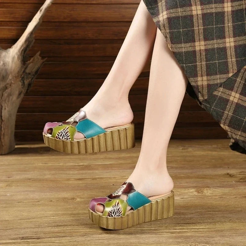 

2025 шлепанцы на платформе для женщин, женские летние тапочки на танкетке из натуральной кожи с цветочным вырезом на ногах