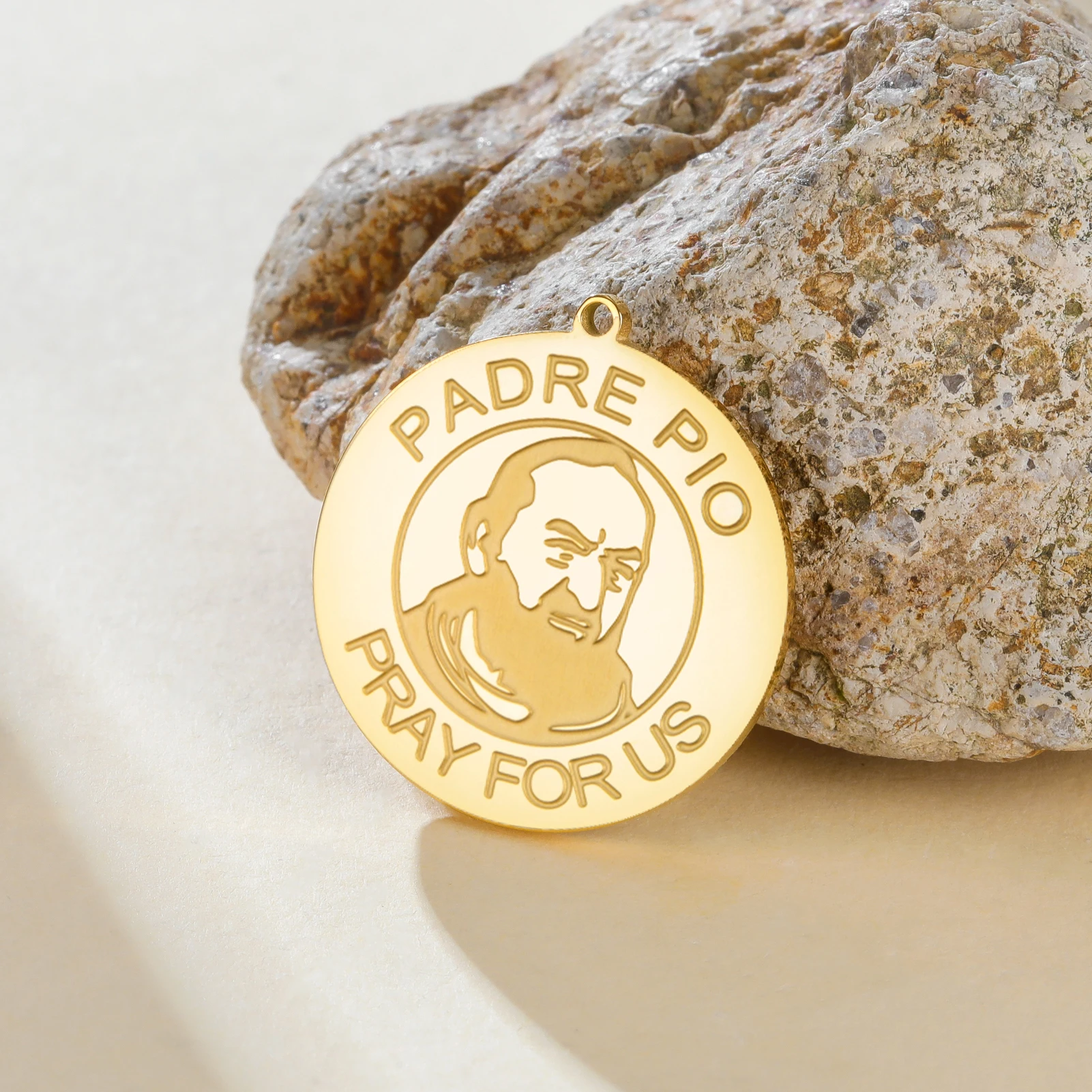 LIKGREAT Pingente Vintage São Padre Pio em Aço Inoxidável, Medalha Religiosa Amuleto para Homens e Mulheres, Amuleto Protetor Católico de Santo