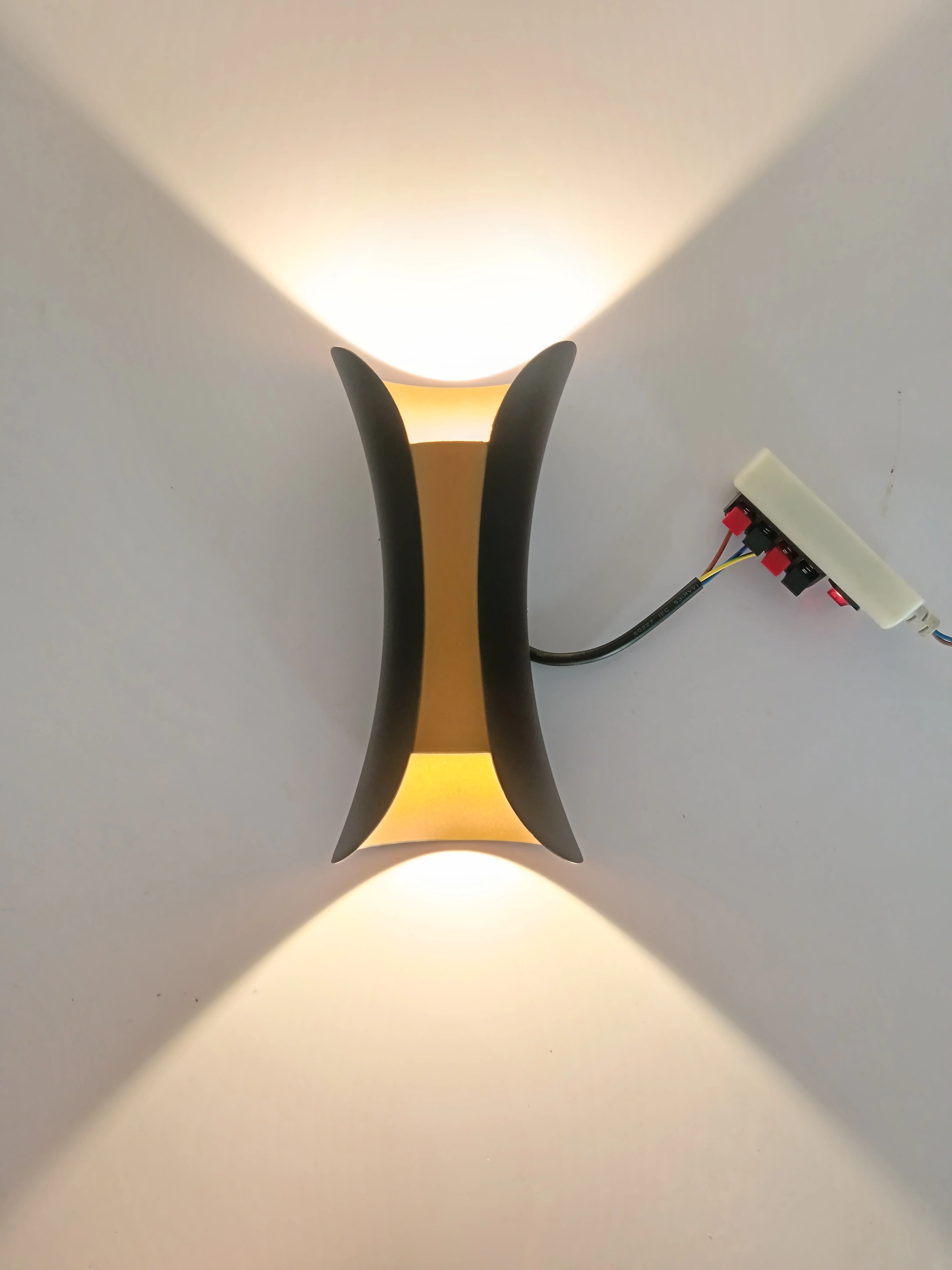 

Водонепроницаемый современный светодиодный настенный светильник 12 Вт, алюминиевый настенный светильник, наружное и внутреннее освещение, домашний декор для сада, гостиной, спальни