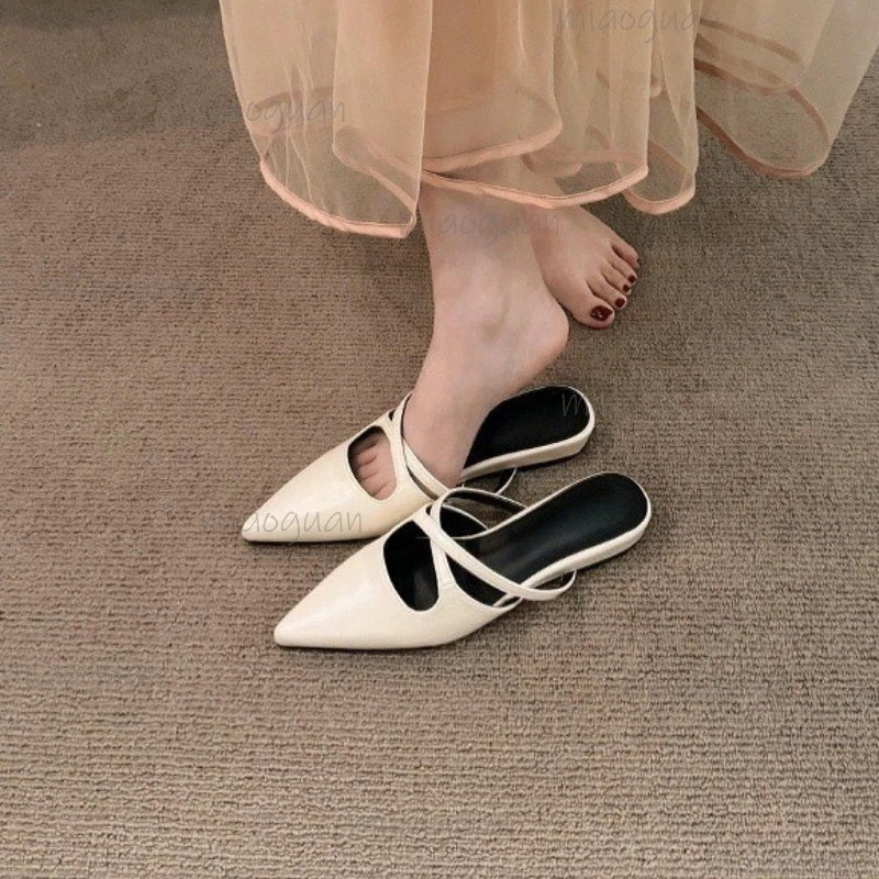 Summer New Women Flat Slippers Fashion Retro Pointed Toe Slip On Retro Shoes Soft Flat Heel Outdoor Vacation Ladies Sandals