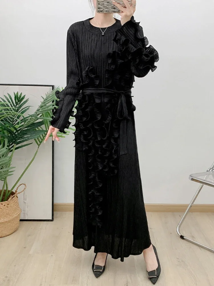 

2024 New Pleated Dress for Women with Irregular Fungus Lace Splicing Design, Waist Belt and Waist Cinching Fashionable Dress