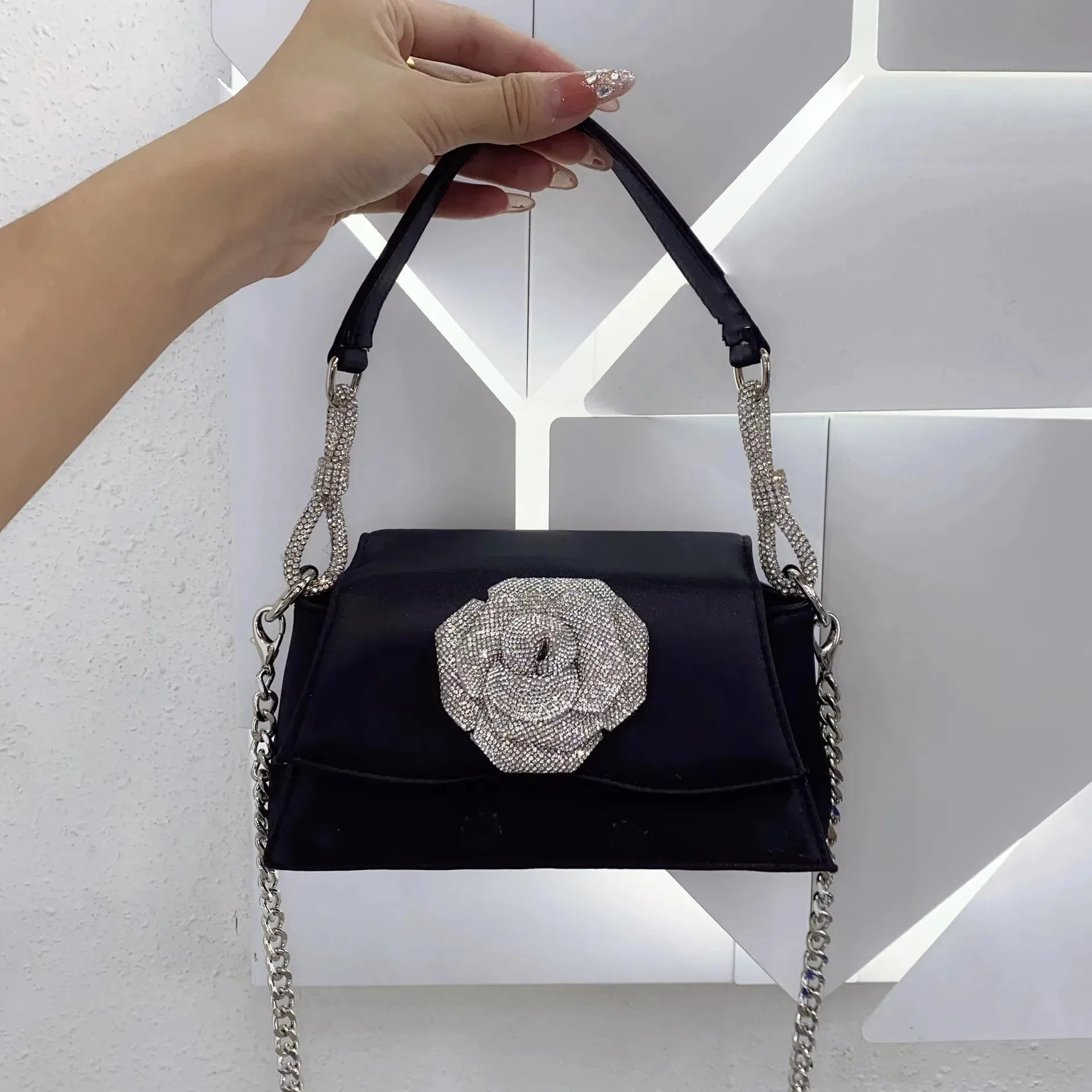 

NEW Flower Diamond Handbag Women's 2024 New Bag Texture High-End Niche Rhinestone Clutch Bag Diamond-Studded Velvet Bag