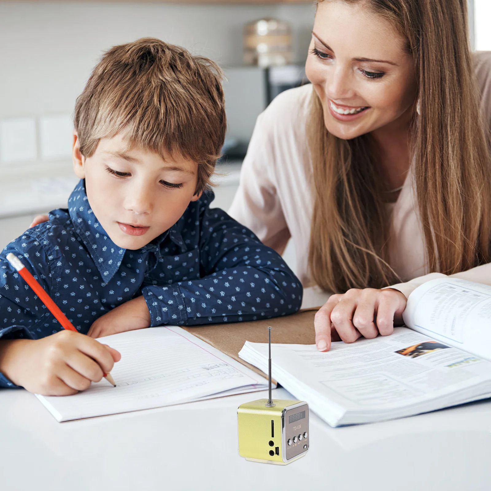 

1Set Mini Wireless Speaker Portable Retro Radio Style Portable Speaker Outdoor Home Desktop Music Player