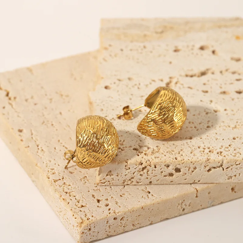 أقراط كبيرة على شكل قطرة ماء من الفولاذ المقاوم للصدأ باللون الذهبي للنساء على شكل وجه غير لامع