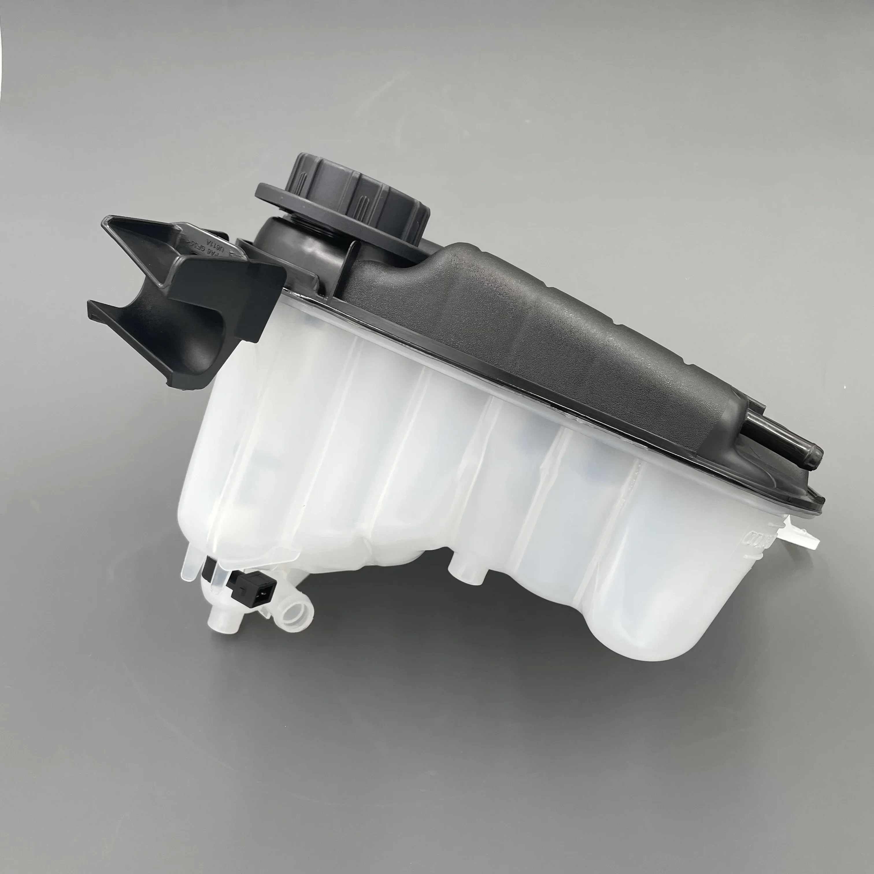 

Engine Coolant Reservoir with Sensor and Cap for Jaguar XJ XJR C2D36671 C2D21487 C2Z22872 C2Z29118 C2D5120 C2Z11292 C2Z15579