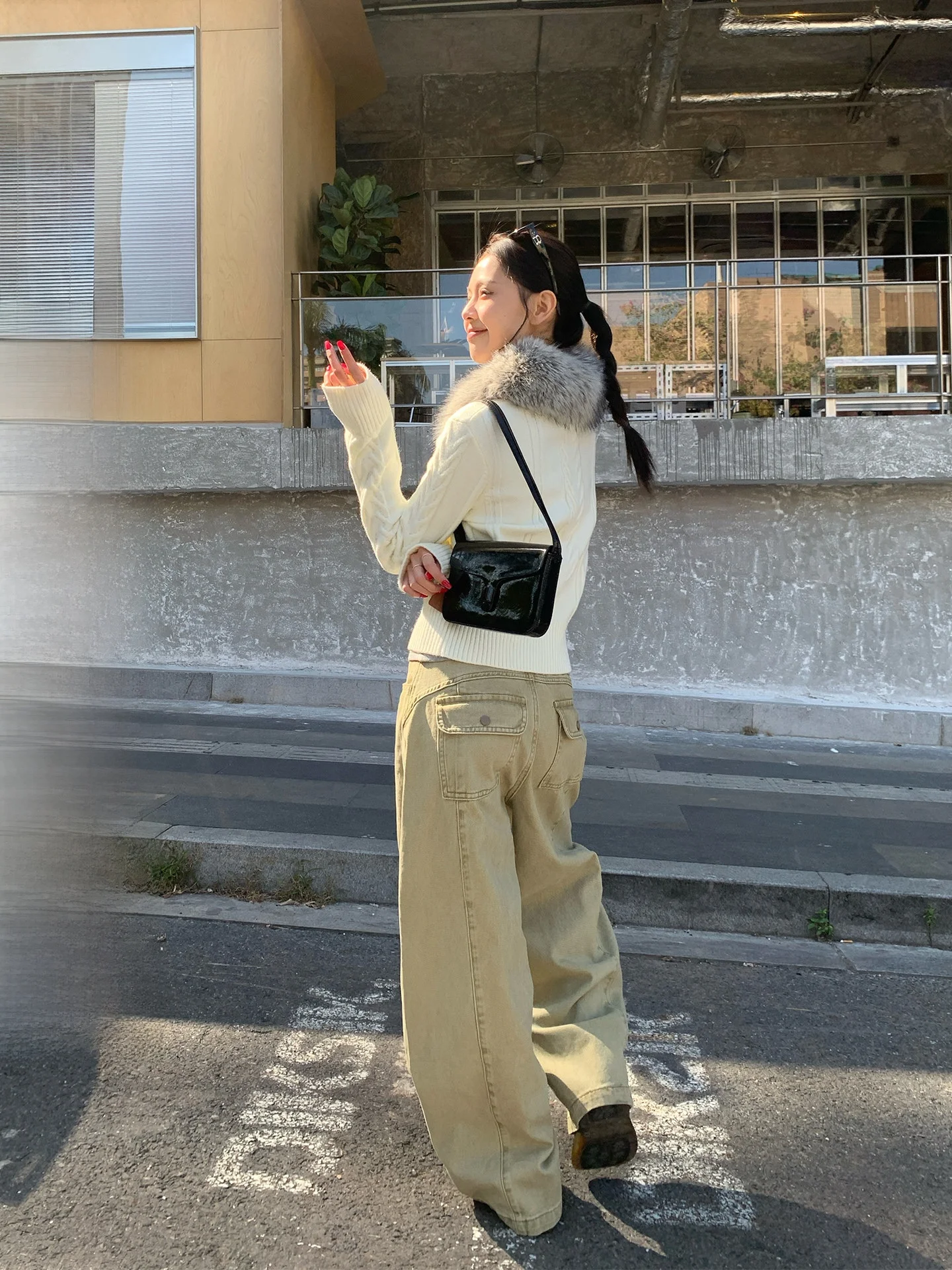 

Зимние женские джинсы с высокой талией, на флисовой подкладке, с эффектом потертости, прямые широкие штанины, свободный крой, повседневные, для работы, из денима