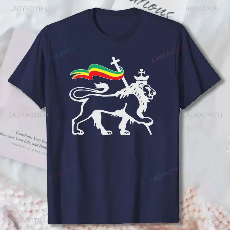 Lion of Judah Carrying Rastafari Flag Art Rasta Weed  Men Top T-Shirt Black Cool Casual Cotton T Shirt Men Clothing Ropa Hombre