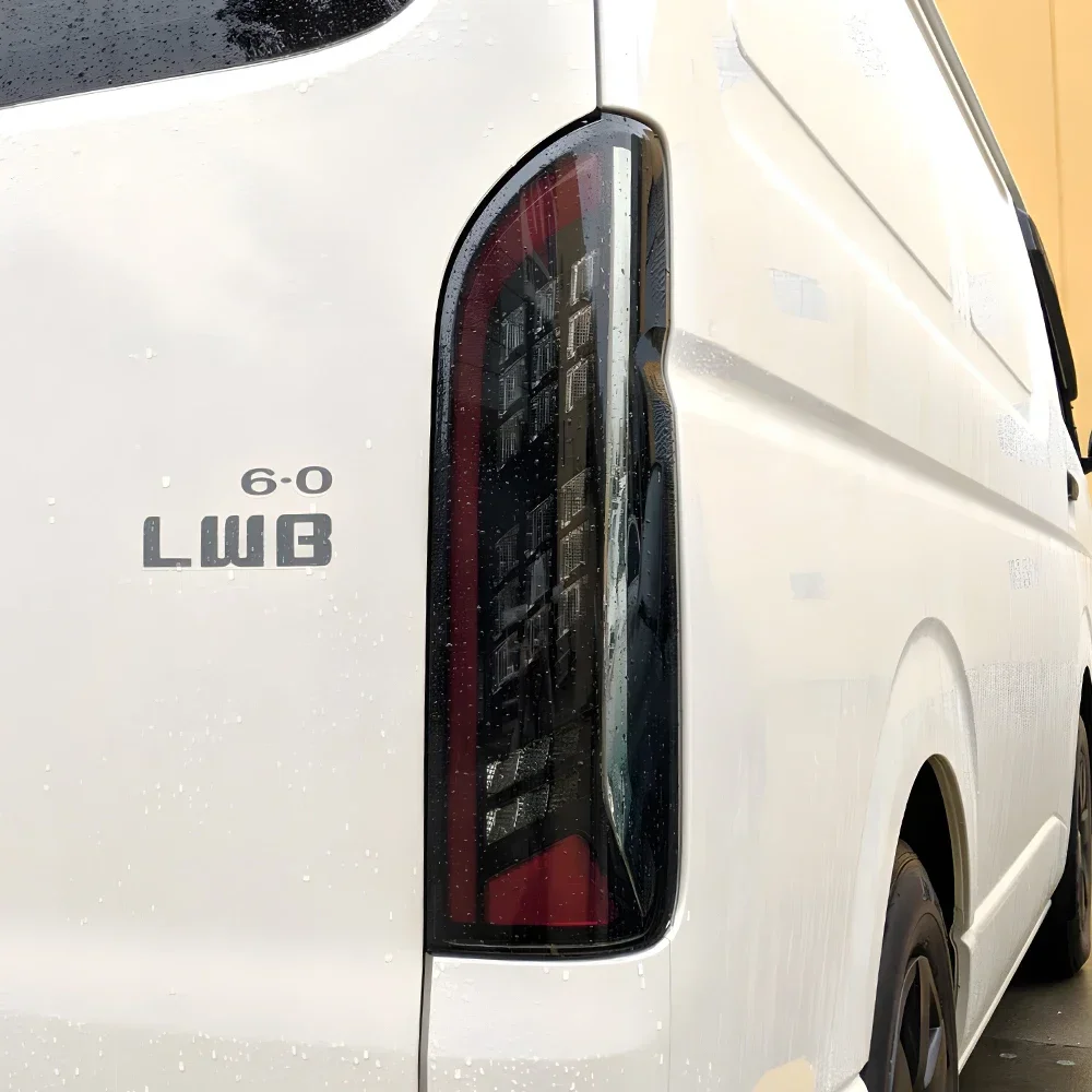 Conjunto de luz trasera de coche modificado para Toyota Hiace 2005-2018 actualización Auto LED lámpara trasera de parpadeo dinámico accesorios de gran oferta