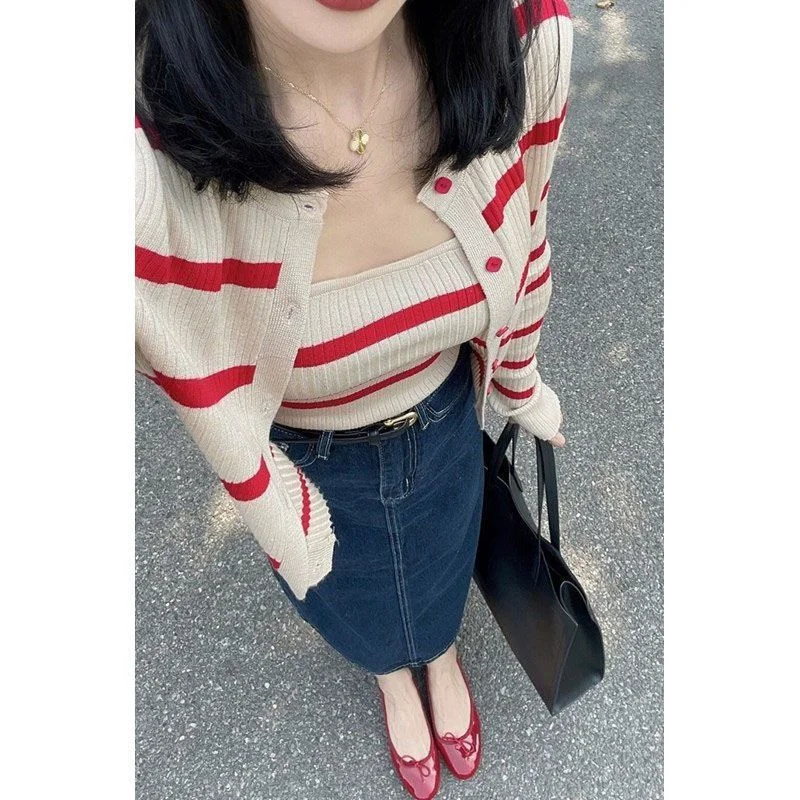 

Suspension Striped Knitted Cardigan Two-piece Set New Women's Two-piece Set