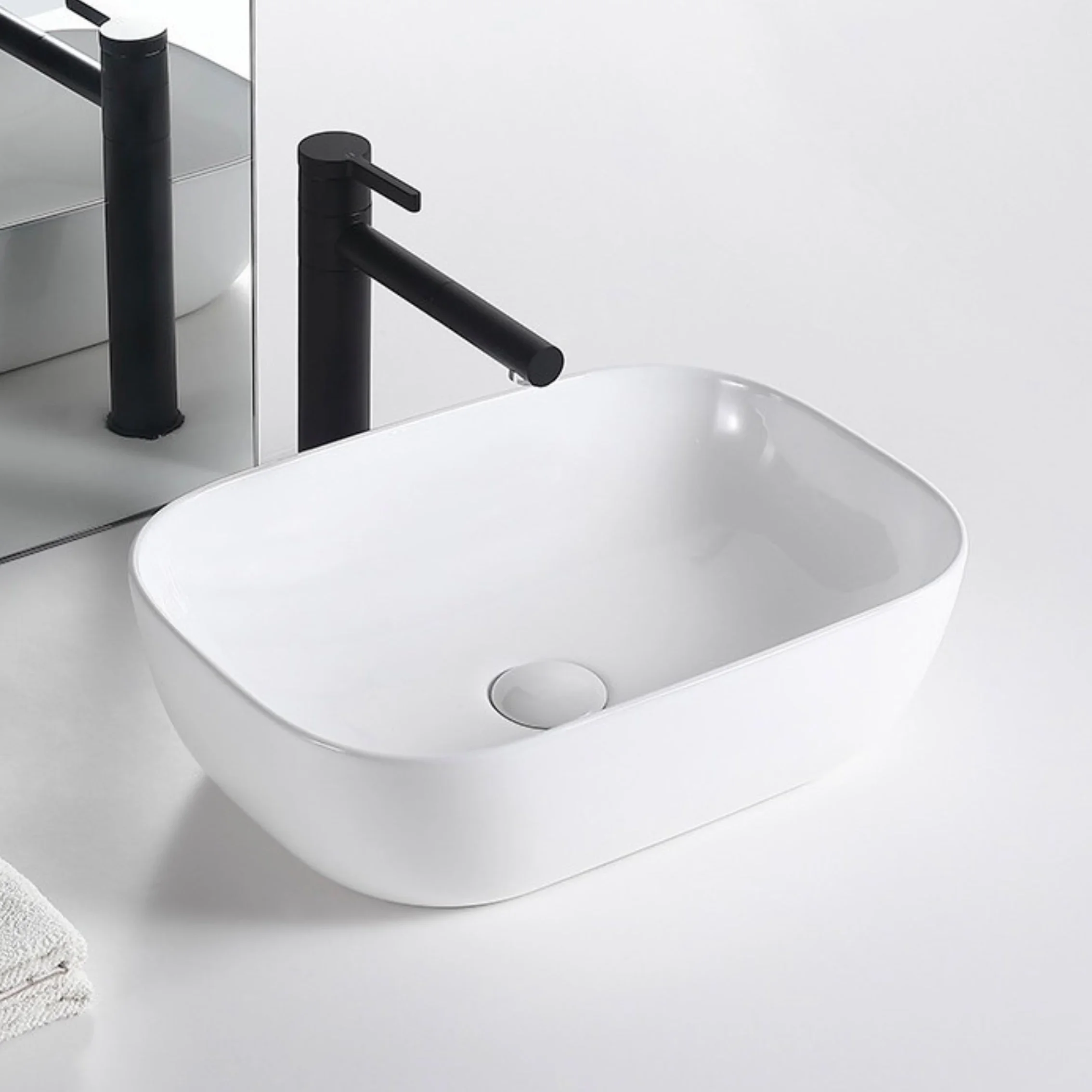 

Раковина керамическая с выдвижным краном, 360*330*135 мм