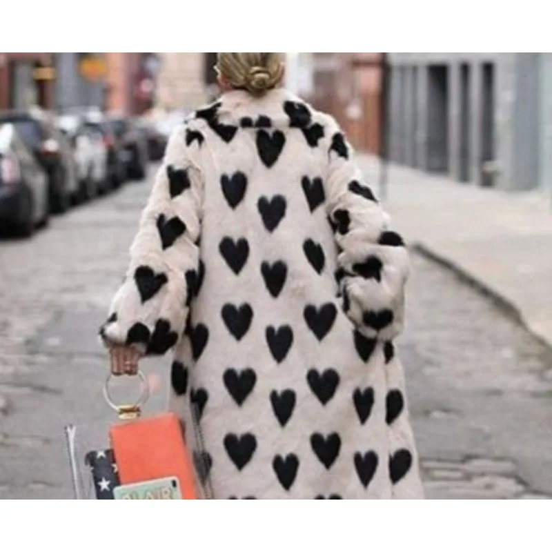 معطف طويل من الفرو الصناعي مع معطف سميك جديد على شكل قلب أبيض قطيفة للنساء