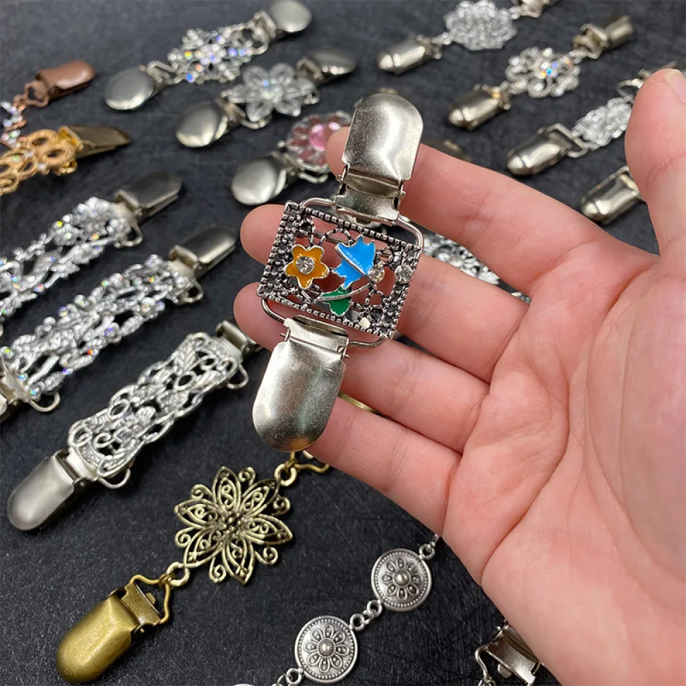 Fashion Retro Duckbill Clip Brooch Floral Shawl Pin Women Scarf Cardigan Sweater Fastener Decorative Metal Clothing Jewelry Acce