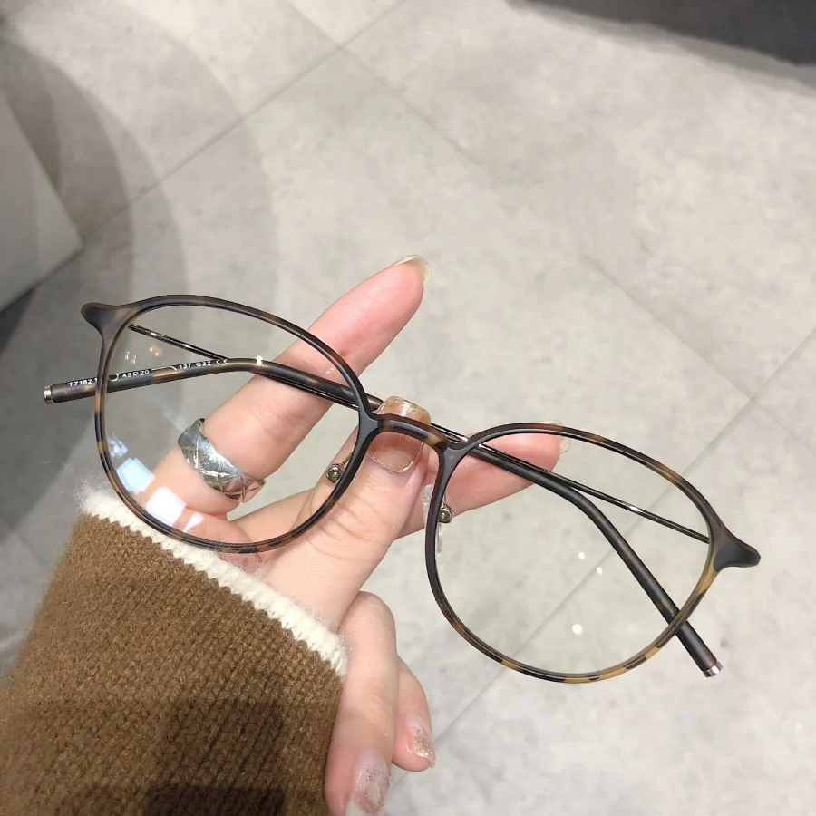 Oculos-de-armacao-redonda-ultraleves-e-de-estilo-retro-para-mulher-com-design-simples-e-versatil-efeito-emagrecedor-protecao-diaria-e-melhoramento-da-visao
