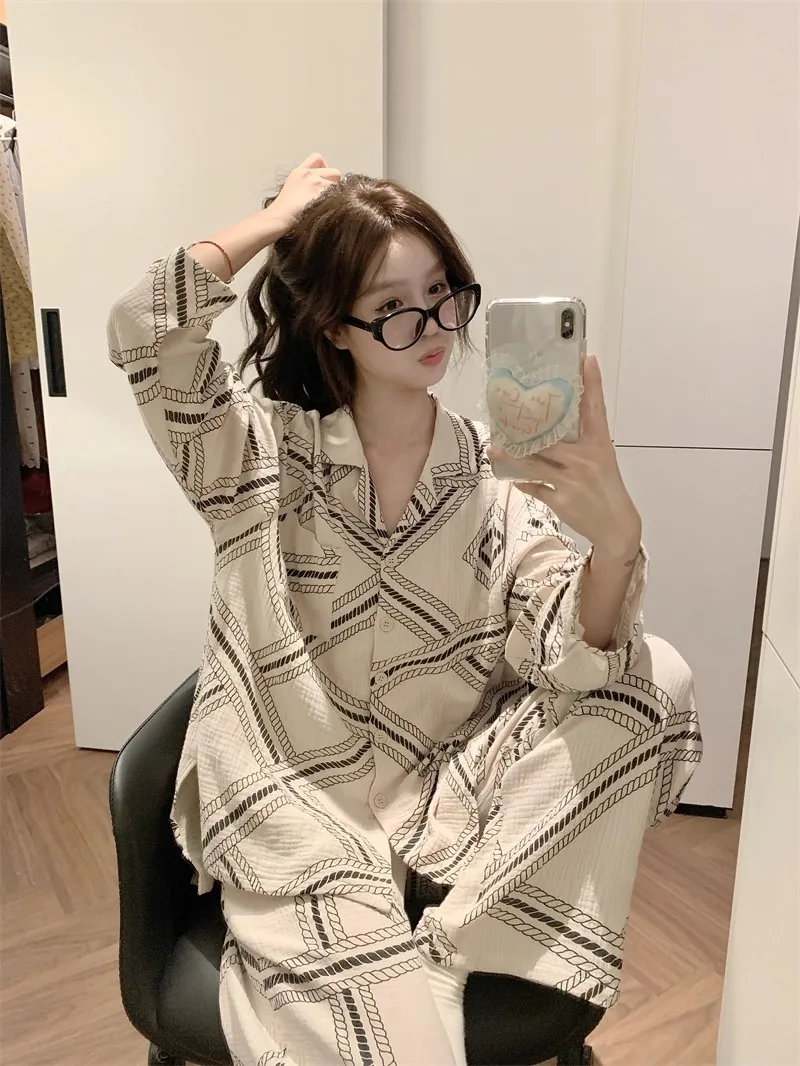 

Комплекты пижам: женские легкие повседневные костюмы из полиэстера и вискозы с круглым вырезом, белые, с длинными брюками, с принтом, тонкие, серые, для мам