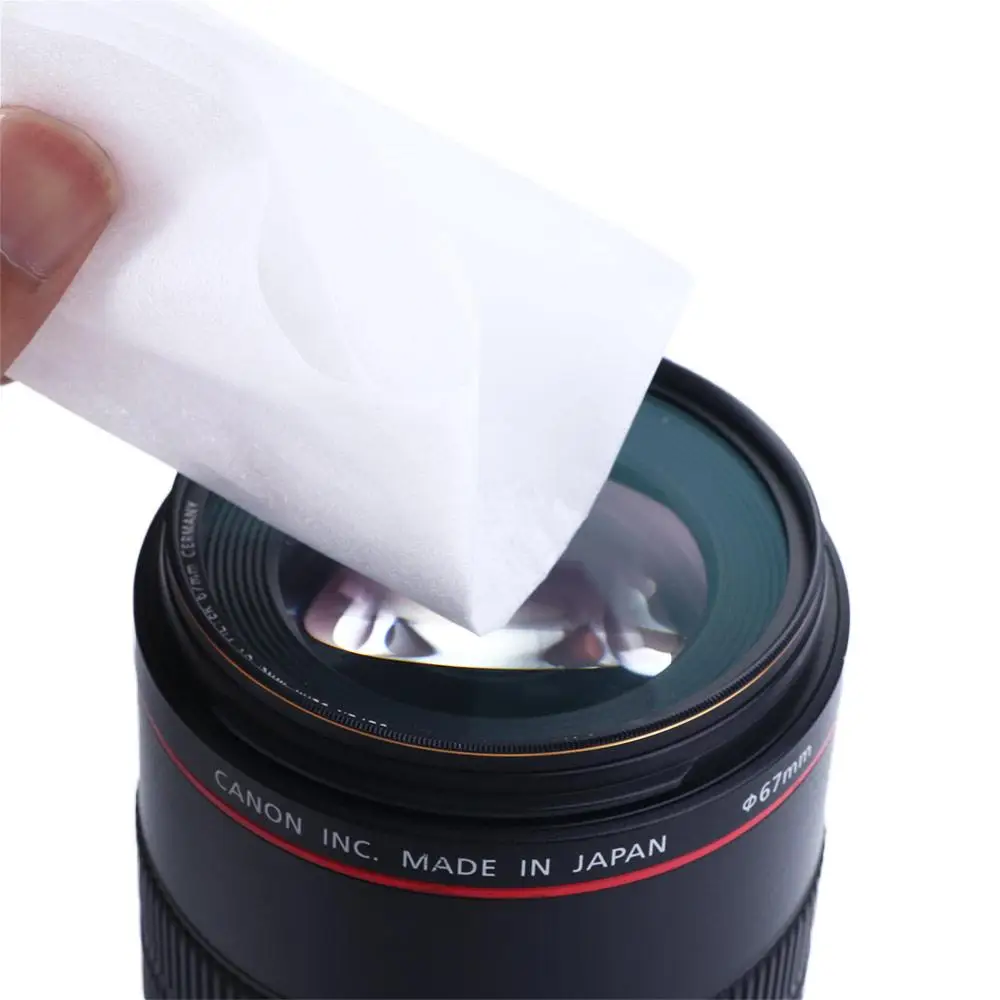 Zestaw do czyszczenia aparatu fotograficznego: biały, 50 sztuk, chusteczki do czyszczenia ekranu aparatu, chusteczki do czyszczenia obiektywu aparatu, chusteczki do czyszczenia filtrów aparatu, papier do czyszczenia obiektywów, chusteczki, ulotka.